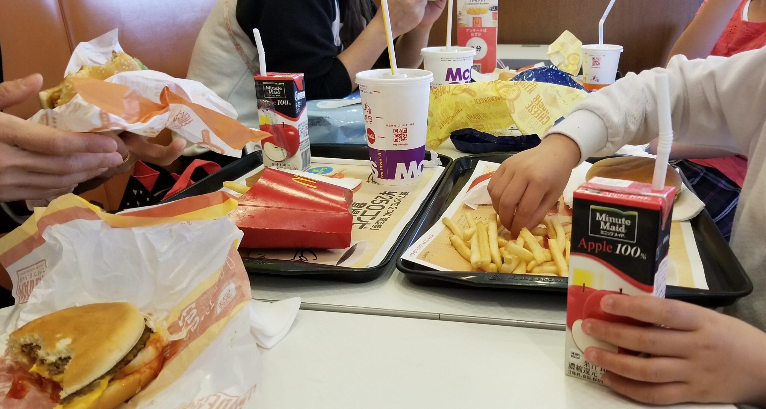 ちょっとマク〇ナルドで外食？！